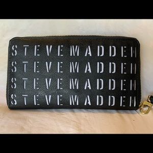 Steve Madden Wristlet